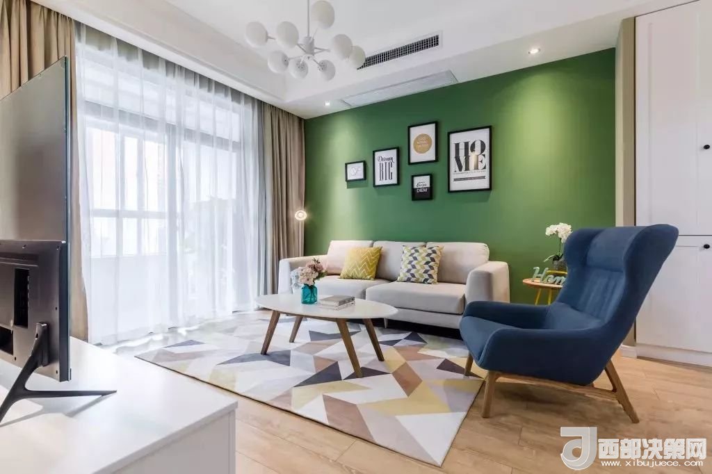 沙發(fā)背景墻選對(duì)裝飾畫，才能美了整個(gè)客廳空間！