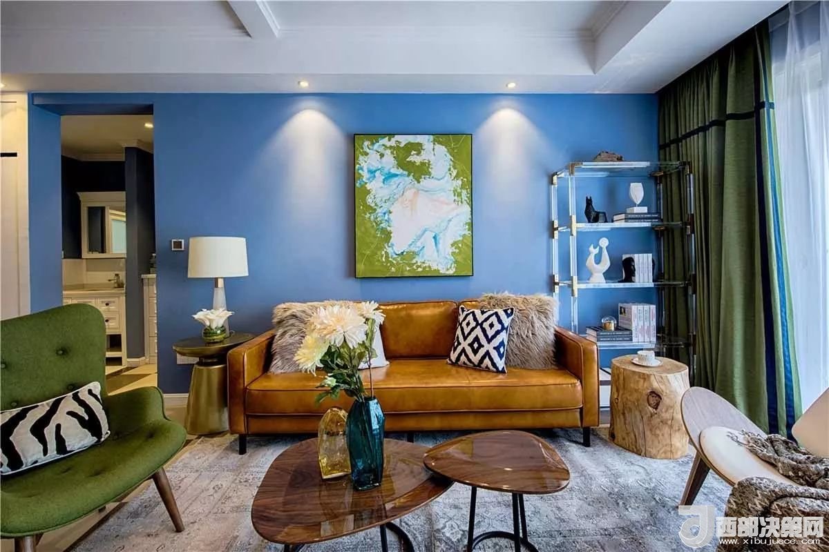 沙發(fā)背景墻選對(duì)裝飾畫，才能美了整個(gè)客廳空間！