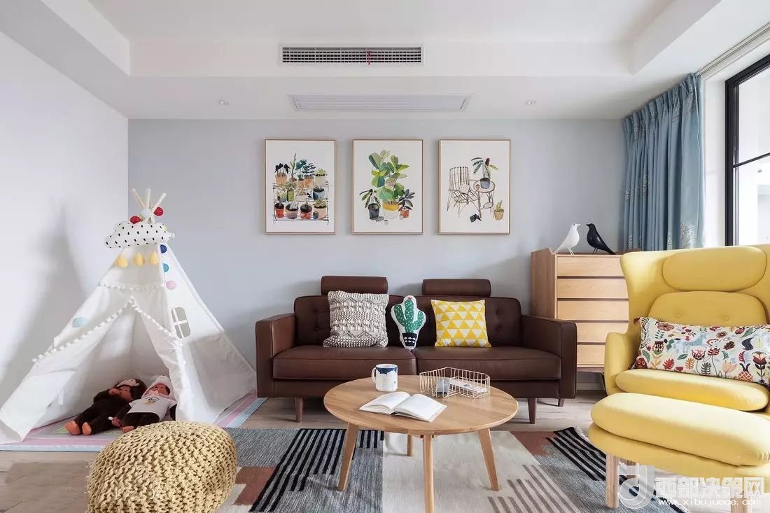 沙發(fā)背景墻選對(duì)裝飾畫，才能美了整個(gè)客廳空間！