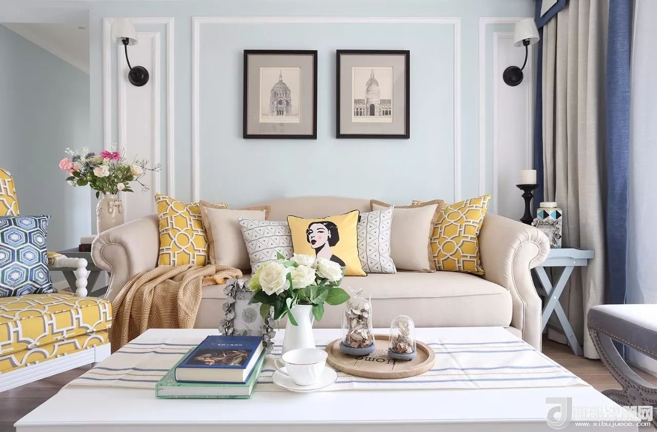 沙發(fā)背景墻選對(duì)裝飾畫，才能美了整個(gè)客廳空間！