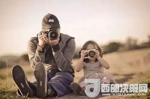 “曾子殺豬”故事在前，最近又有《父母說好考了90分就去看海，被爽約后女孩離家出走》新聞在后。父母如果自己的行為“打臉”了，又怎么能在孩子面前掌握教育的主動權(quán)。