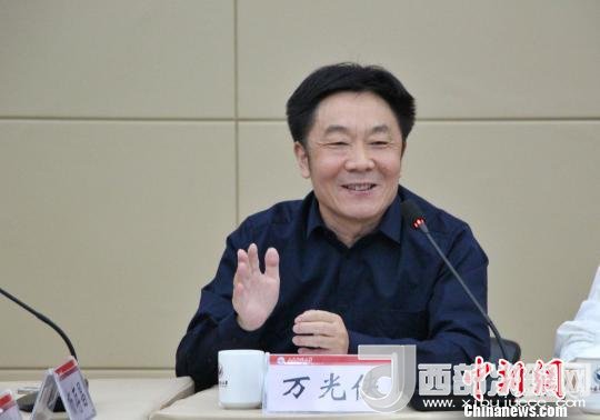 圖為山東師范大學(xué)副校長萬光俠在開幕式上發(fā)言。　趙曉 攝