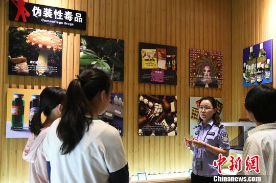 山西省司法行政戒毒系統(tǒng)積極面向社會開展禁毒警示教育?！　　⊥踅ㄜ?攝