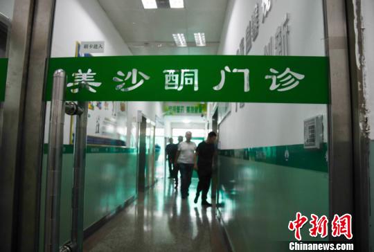 有數(shù)據(jù)顯示，十年來，山西省司法行政戒毒系統(tǒng)累計收治戒毒人員總數(shù)6萬余人。截至目前，在冊強制隔離戒毒人員、自愿戒毒人員、戒毒康復(fù)人員、美沙酮維持治療人員共1.2萬余人?！⊥踅ㄜ?攝