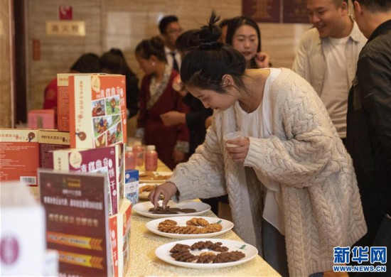 （專發(fā)新華網(wǎng)西藏頻道）西藏：青稞精深加工產業(yè)助力脫貧攻堅(5)