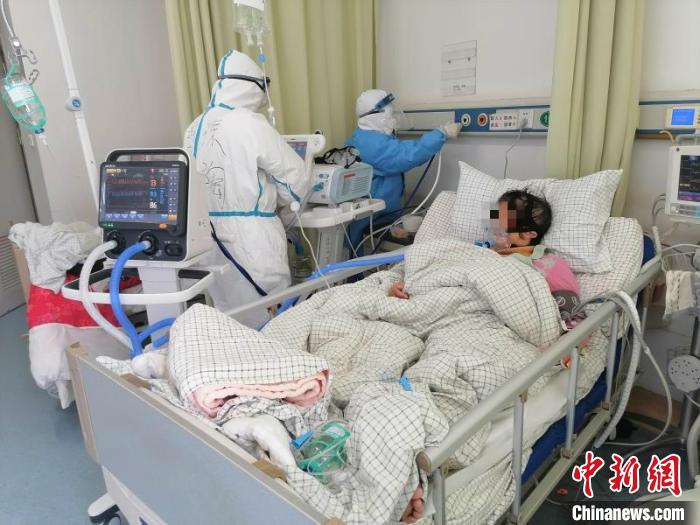 四川援助湖北醫(yī)生：幫患者打開心結(jié)，也是“良藥”