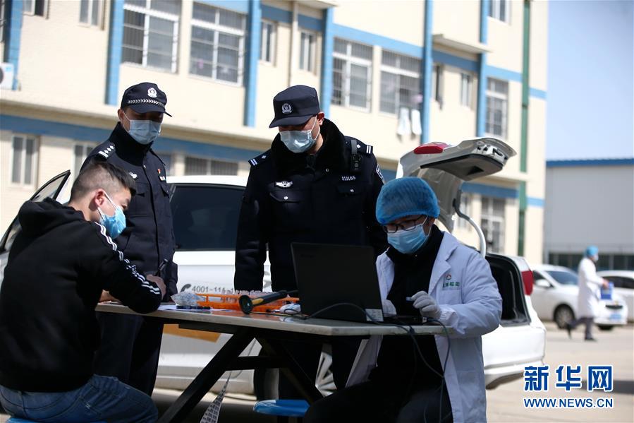 （習(xí)近平致敬的戰(zhàn)“疫”英雄·公安干警篇·圖文互動(dòng)）（3）他們，抗疫一線鑄警魂