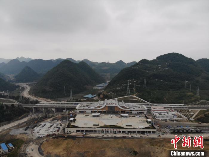 貴州省首條城際高速鐵路——安六鐵路開始聯(lián)調(diào)聯(lián)試。中國(guó)鐵路成都局集團(tuán)公司供圖