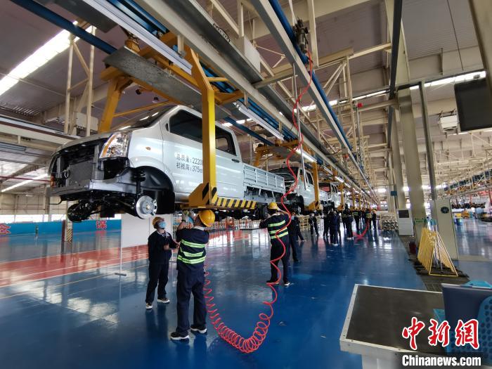 4月初，成功汽車全面復工復產(chǎn)。尤其是隨著疫情得到控制，該公司的生產(chǎn)力度也不斷加大?！「唢w 攝