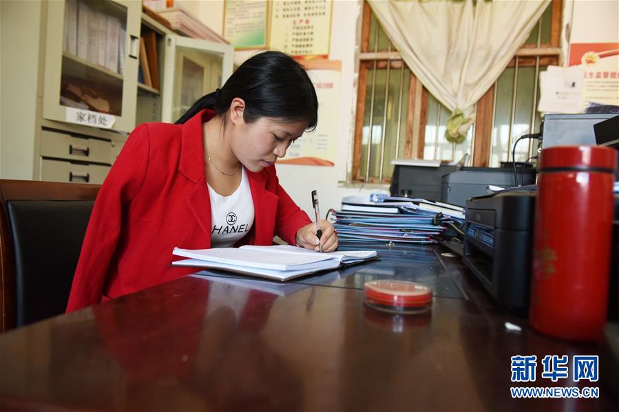 （新華全媒頭條·圖文互動(dòng)）（9）刺梨花開(kāi)滿(mǎn)山紅——記在貴州脫貧攻堅(jiān)一線(xiàn)奮斗的殘疾人