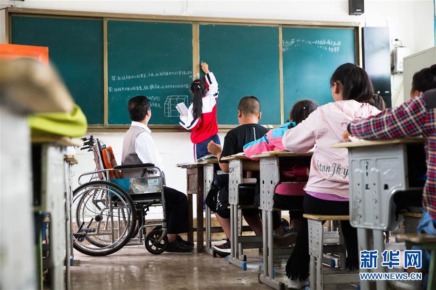 （新華全媒頭條·圖文互動(dòng)）（2）刺梨花開(kāi)滿(mǎn)山紅——記在貴州脫貧攻堅(jiān)一線(xiàn)奮斗的殘疾人