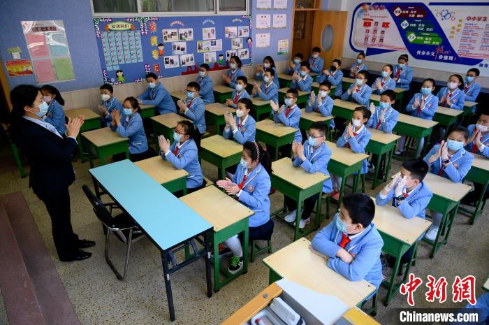 學校是人群密集場所，山西省疫情防控工作領導小組要求，要周密閉環(huán)做好疫情防控。　韋亮 攝