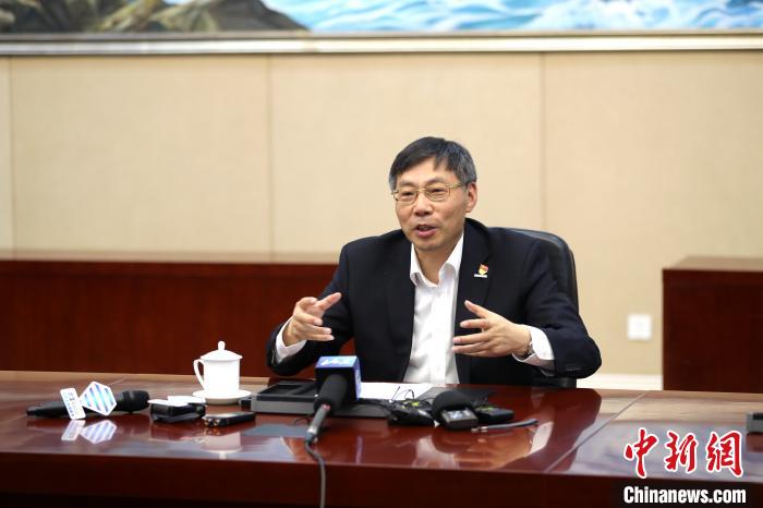 近日，全國人大代表、浪潮集團董事長兼CEO孫丕恕接受媒體采訪。浪潮集圖供圖