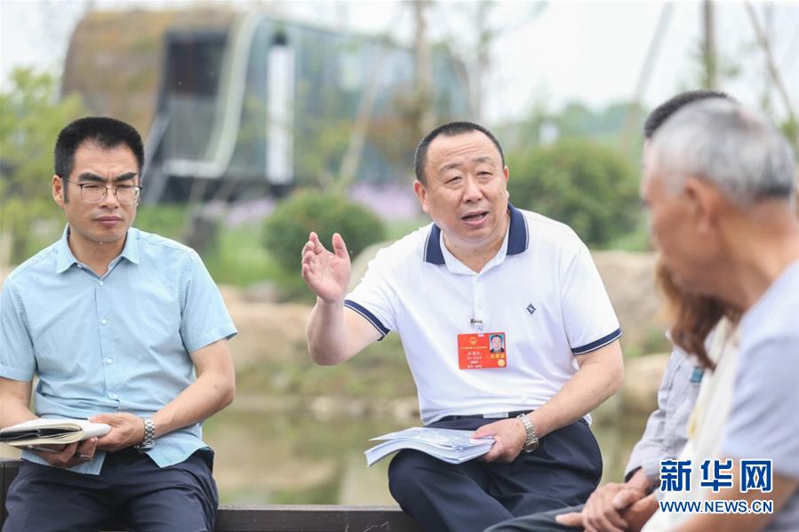 （新華全媒頭條·兩會精神看落實·圖文互動）（2）整體謀劃、系統(tǒng)升級、全面提升——落實全國兩會精神織牢織密公共衛(wèi)生防護網(wǎng)