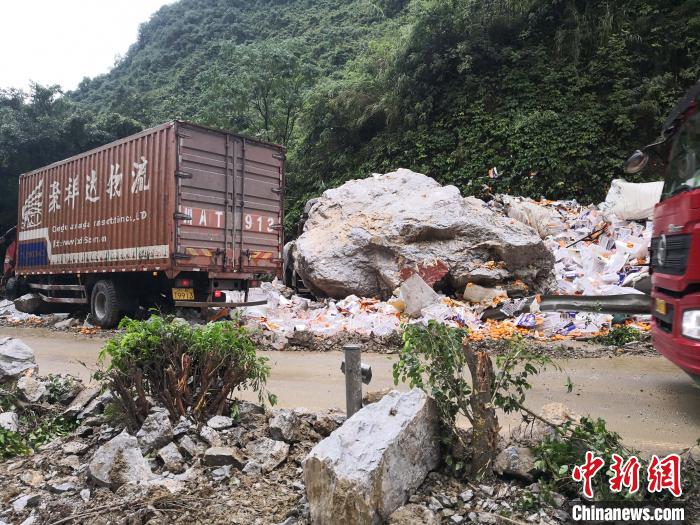 事故現(xiàn)場?！↑S鵬 攝