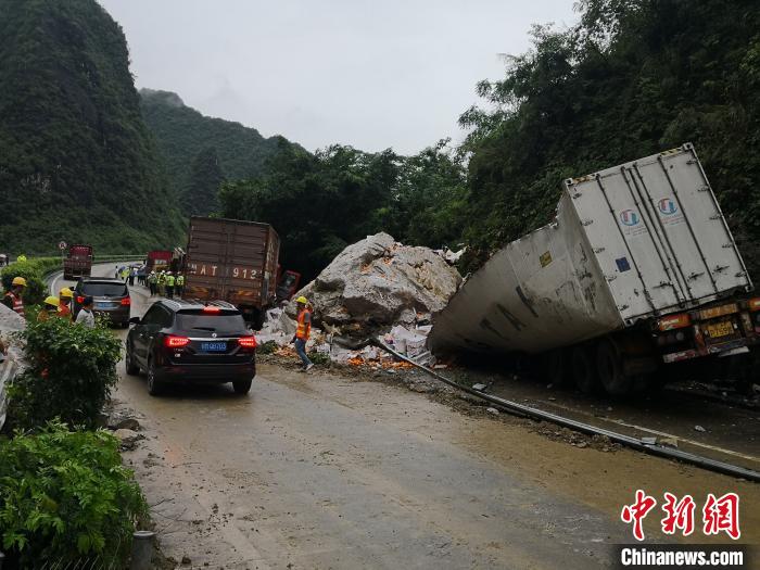 事故現(xiàn)場。　黃鵬 攝