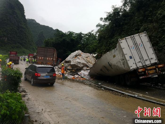 事故現(xiàn)場?！↑S鵬 攝