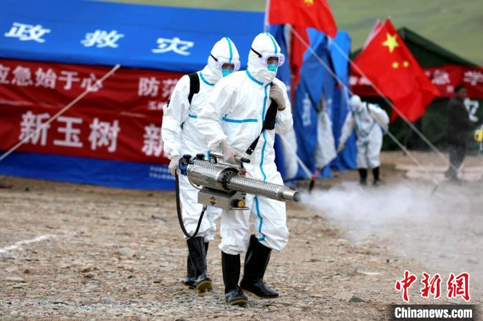 圖為進(jìn)行現(xiàn)場(chǎng)消毒。青海省應(yīng)急廳