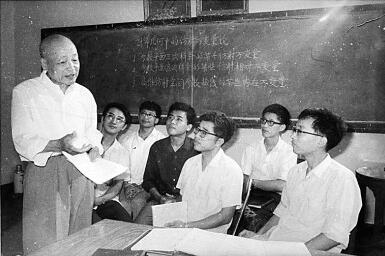 舍我其誰(shuí)報(bào)國(guó)志，碧血丹心愛(ài)國(guó)情