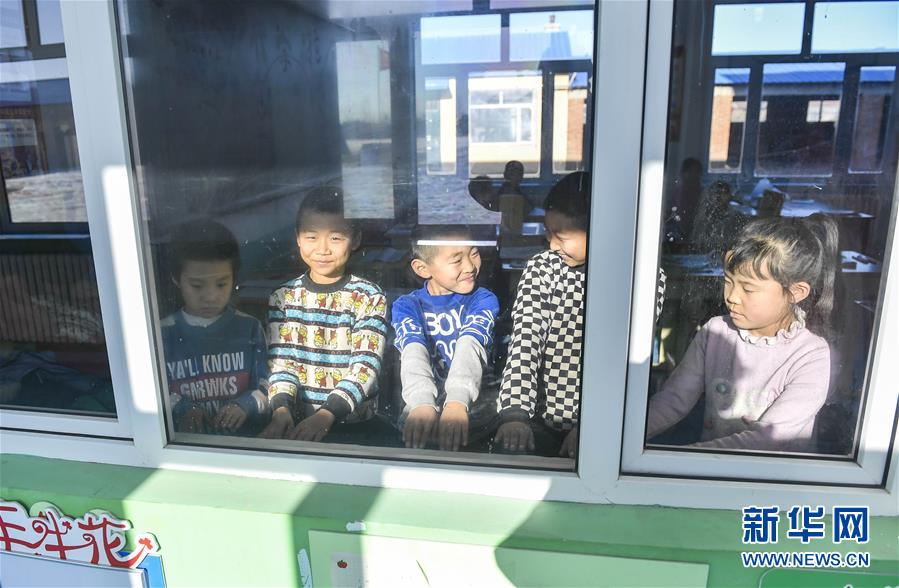 （新華全媒頭條·圖文互動(dòng)）（14）偉大旗幟引領(lǐng)歷史巨變——習(xí)近平新時(shí)代中國特色社會(huì)主義思想指引“十三五”經(jīng)濟(jì)社會(huì)發(fā)展述評(píng)