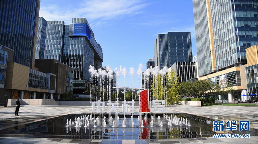 （新華全媒頭條·五中全會精神在基層·圖文互動(dòng)）（13）奮發(fā)新青年　逐夢新征程——各地青年學(xué)習(xí)貫徹落實(shí)五中全會精神觀察