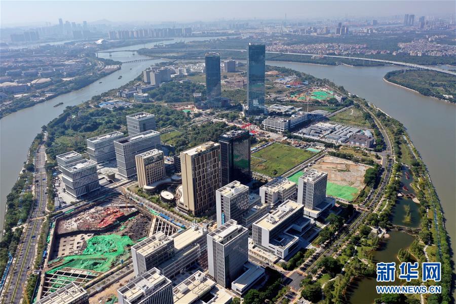 （新華全媒頭條·五中全會精神在基層·圖文互動(dòng)）（7）奮發(fā)新青年　逐夢新征程——各地青年學(xué)習(xí)貫徹落實(shí)五中全會精神觀察