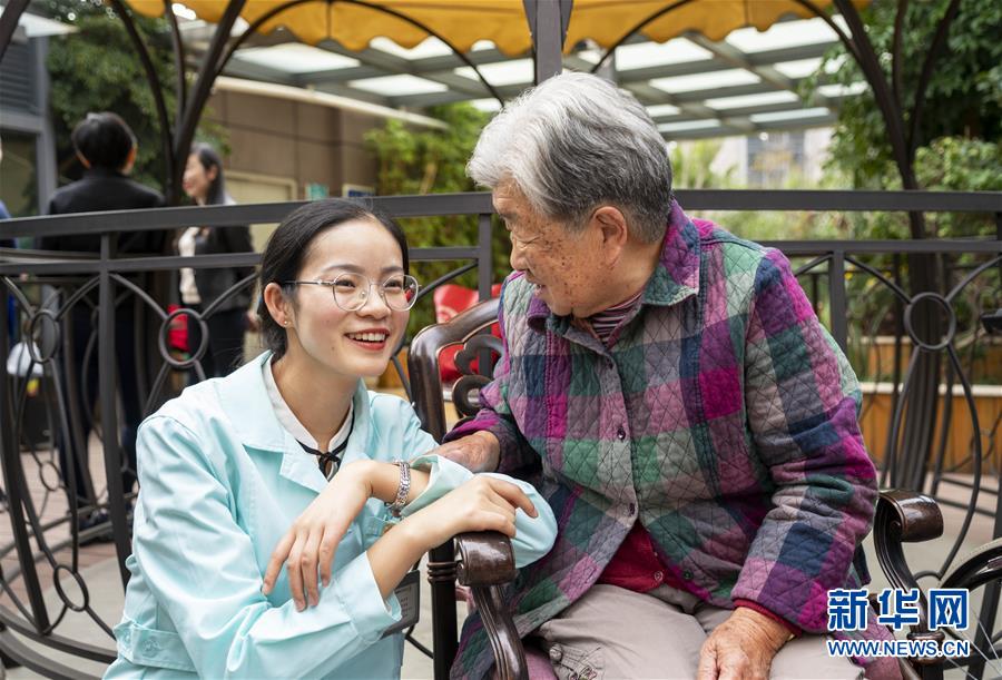 （新華全媒頭條·五中全會精神在基層·圖文互動(dòng)）（3）奮發(fā)新青年　逐夢新征程——各地青年學(xué)習(xí)貫徹落實(shí)五中全會精神觀察