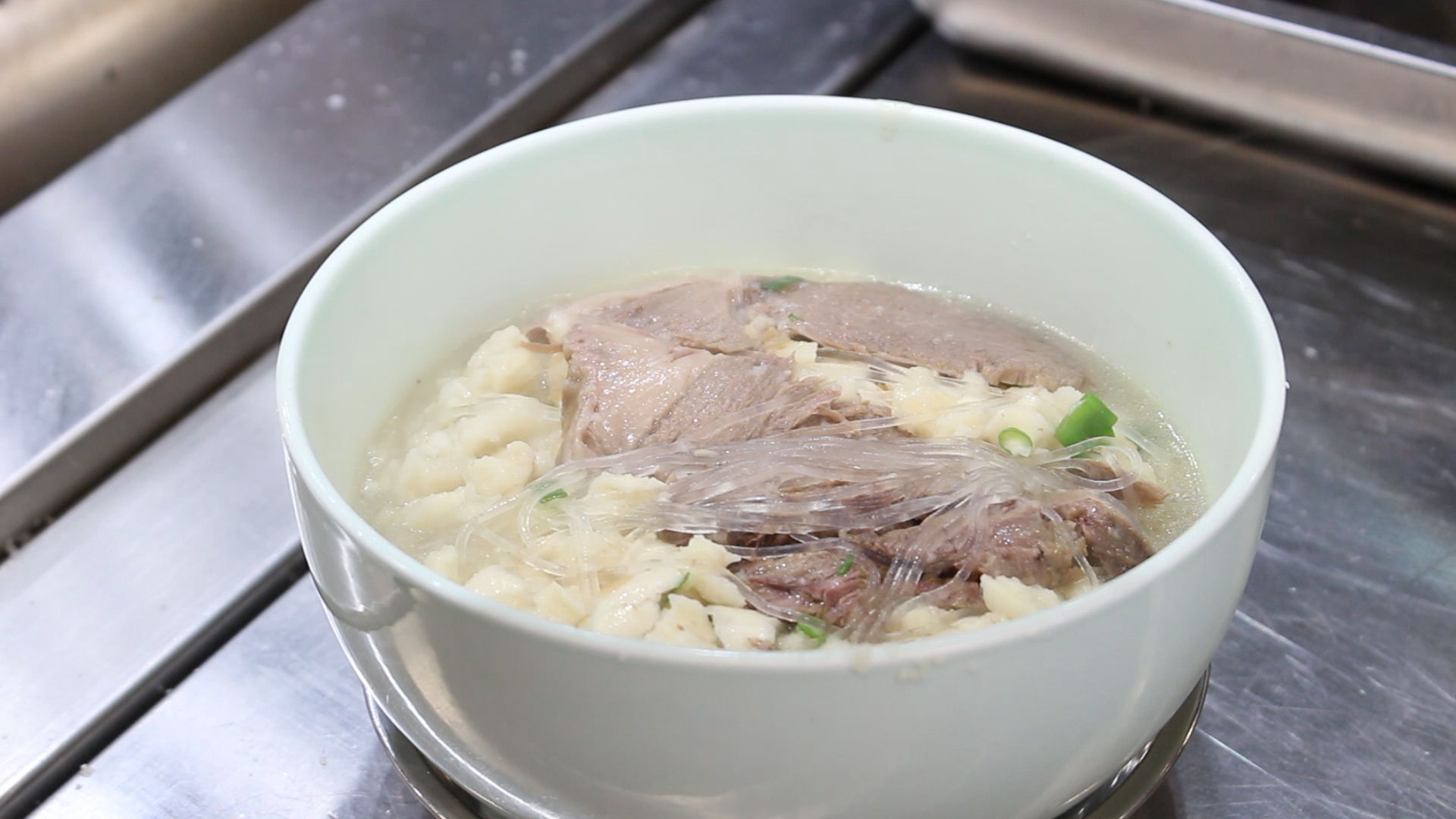 【陜菜大師和他們的拿手菜】烏平：“知足者常樂，食客愛吃我做的牛羊肉泡饃，就是我最大的滿足”_fororder_圖片8