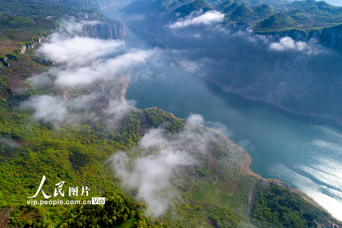 2022年4月3日拍攝的貴州省黔西市新仁苗族鄉(xiāng)境內(nèi)的烏江一級(jí)支流六沖河。