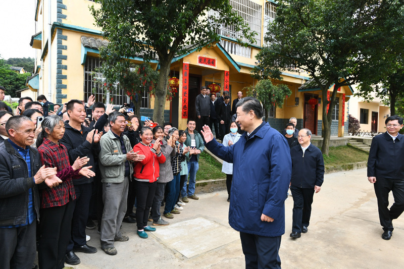 2021年4月25日，習(xí)近平總書記在廣西桂林市全州縣才灣鎮(zhèn)毛竹山村考察時(shí)，同鄉(xiāng)親們親切交流。新華社記者 謝環(huán)馳 攝.jpg?x-oss-process=style/w10