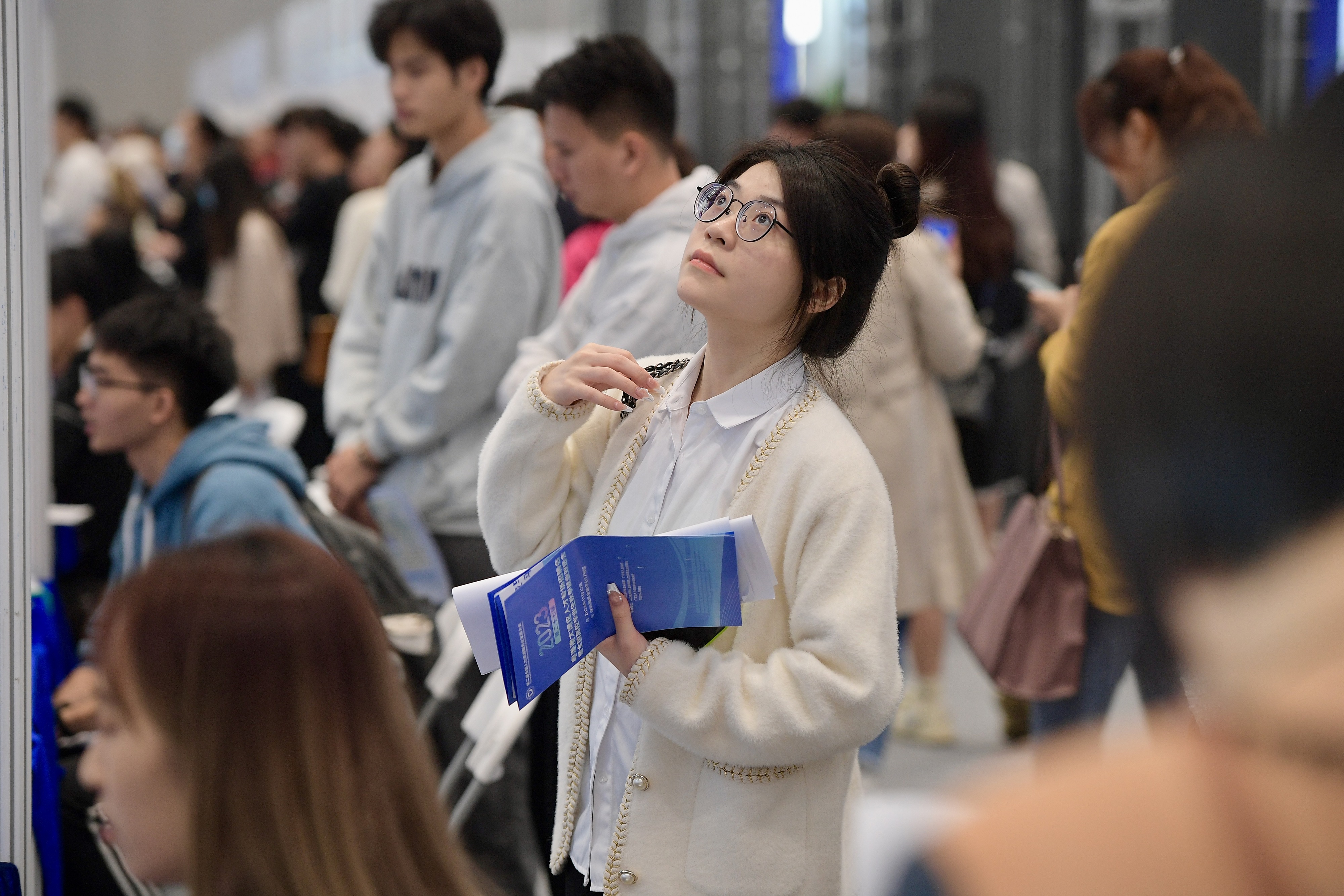  2023年11月22日，2023年粵港澳大灣區(qū)人才專場招聘會暨第27屆全國高校畢業(yè)生秋季就業(yè)雙選會在深圳國際會展中心舉辦。